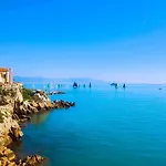 Appart\'hôtel Luxe Vieil Antibes 75 m2 avec Parking